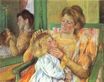 Мать расчесывает ребенку волосы 1879