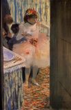 Эдгар Дега - Танцовщица в своей уборной 1880